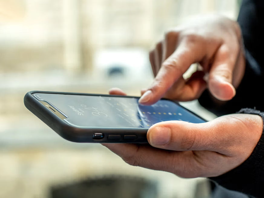 Quad Lock Glass Screen Protector - iPhone 16 Pro Max