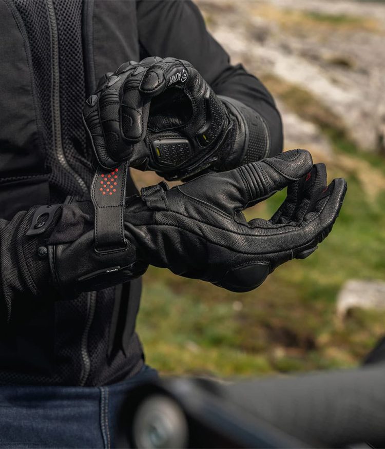 Knox Oulton MK2 – Black/Red Glove