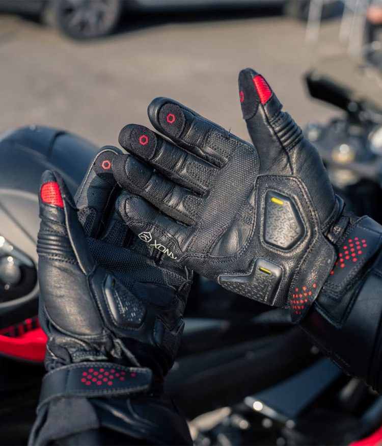 Knox Oulton MK2 – Black/Red Glove