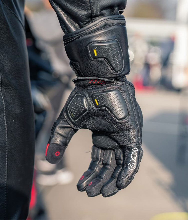 Knox Oulton MK2 – Black/Red Glove
